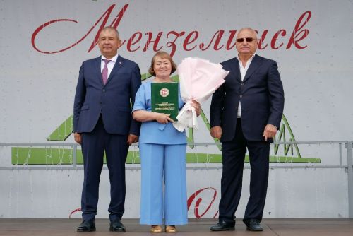 В&nbsp;преддверии Дня Республики состоялось награждение мензелинцев