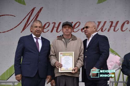 В&nbsp;преддверии Дня Республики состоялось награждение мензелинцев