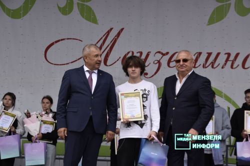 В&nbsp;преддверии Дня Республики состоялось награждение мензелинцев