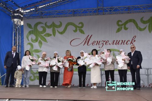 В&nbsp;преддверии Дня Республики состоялось награждение мензелинцев