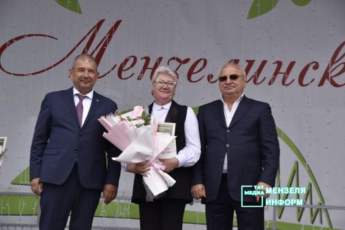 В&nbsp;преддверии Дня Республики состоялось награждение мензелинцев