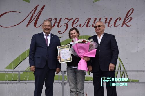 В&nbsp;преддверии Дня Республики состоялось награждение мензелинцев