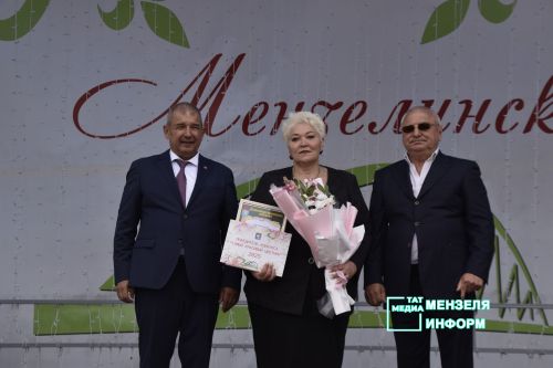 В&nbsp;преддверии Дня Республики состоялось награждение мензелинцев