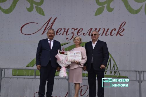 В&nbsp;преддверии Дня Республики состоялось награждение мензелинцев