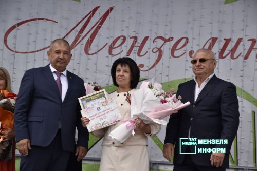 В&nbsp;преддверии Дня Республики состоялось награждение мензелинцев