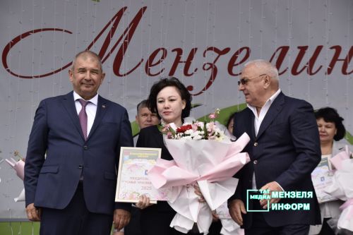 В&nbsp;преддверии Дня Республики состоялось награждение мензелинцев
