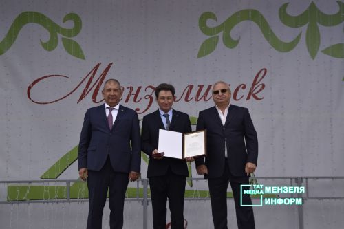 В&nbsp;преддверии Дня Республики состоялось награждение мензелинцев
