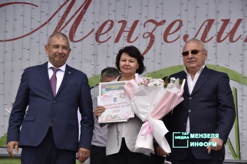 В&nbsp;преддверии Дня Республики состоялось награждение мензелинцев
