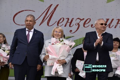 В&nbsp;преддверии Дня Республики состоялось награждение мензелинцев
