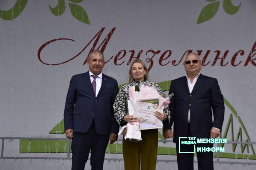 В&nbsp;преддверии Дня Республики состоялось награждение мензелинцев
