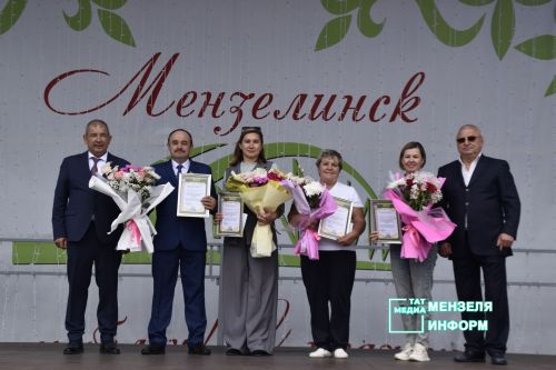 В&nbsp;преддверии Дня Республики состоялось награждение мензелинцев