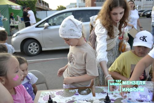 Повод для встреч и новых знакомств: В мензелинске прошел праздник двора
