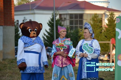 Повод для встреч и новых знакомств: В мензелинске прошел праздник двора