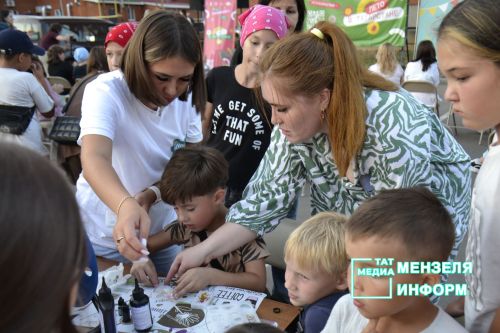 Повод для встреч и новых знакомств: В мензелинске прошел праздник двора