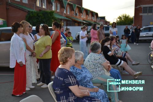 Повод для встреч и новых знакомств: В мензелинске прошел праздник двора