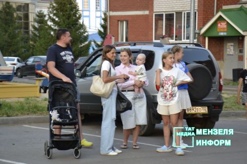 Повод для встреч и новых знакомств: В мензелинске прошел праздник двора