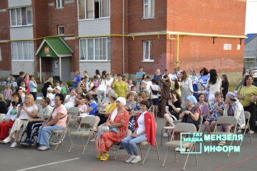 Повод для встреч и новых знакомств: В мензелинске прошел праздник двора