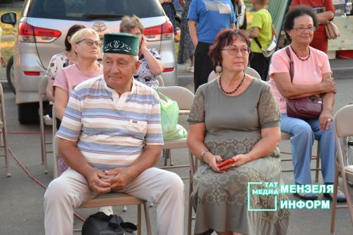 Повод для встреч и новых знакомств: В мензелинске прошел праздник двора