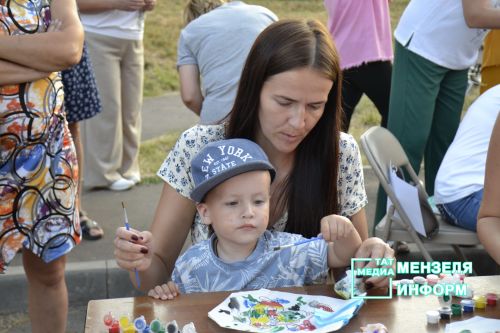 Повод для встреч и новых знакомств: В мензелинске прошел праздник двора