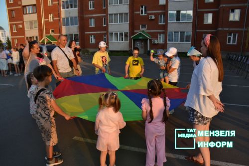 Повод для встреч и новых знакомств: В мензелинске прошел праздник двора