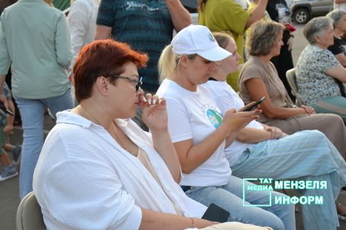 Повод для встреч и новых знакомств: В мензелинске прошел праздник двора