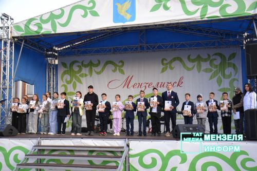 В Мензелинске прошел фестиваль "Открытый микрофон"