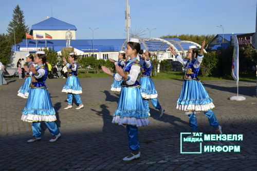 В Мензелинске прошел фестиваль "Открытый микрофон"
