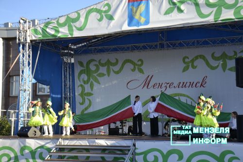 В Мензелинске прошел фестиваль "Открытый микрофон"