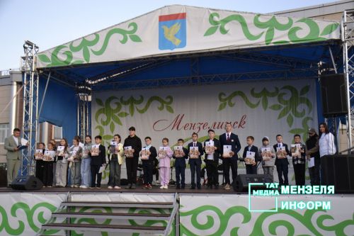 В Мензелинске прошел фестиваль "Открытый микрофон"
