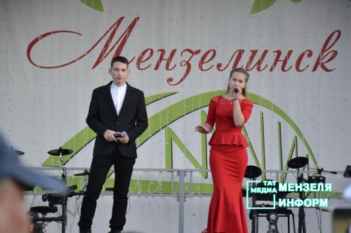 В Мензелинске прошел фестиваль "Открытый микрофон"