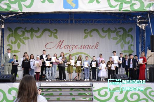 В Мензелинске прошел фестиваль "Открытый микрофон"