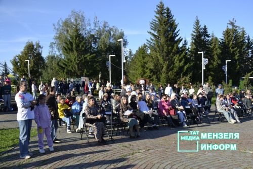 В Мензелинске прошел фестиваль "Открытый микрофон"