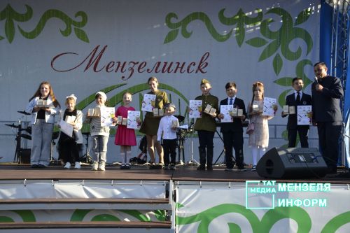 В Мензелинске прошел фестиваль "Открытый микрофон"