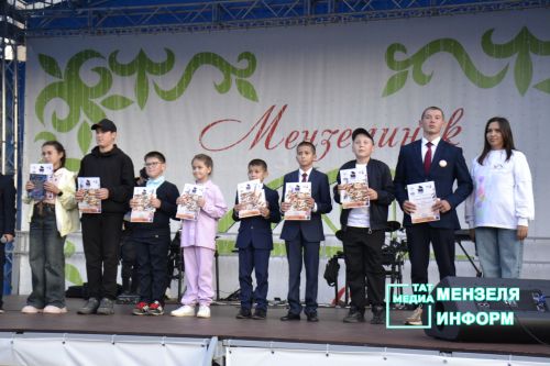 В Мензелинске прошел фестиваль "Открытый микрофон"