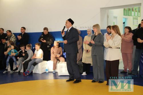 Фоторепортаж с  турнира по борьбе памяти мастера спорта РСФСР Рафаила Бадриева.