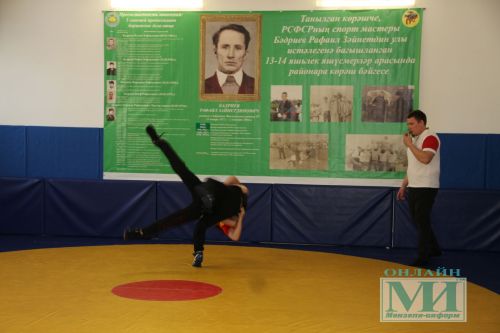 Фоторепортаж с  турнира по борьбе памяти мастера спорта РСФСР Рафаила Бадриева.