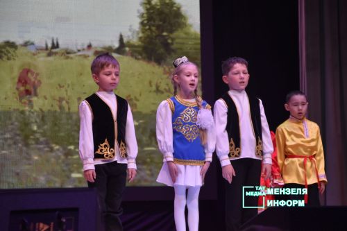 В Мензелинске прошёл фестиваль детского творчества «Весенняя капель— Язгы тамчы 2026»