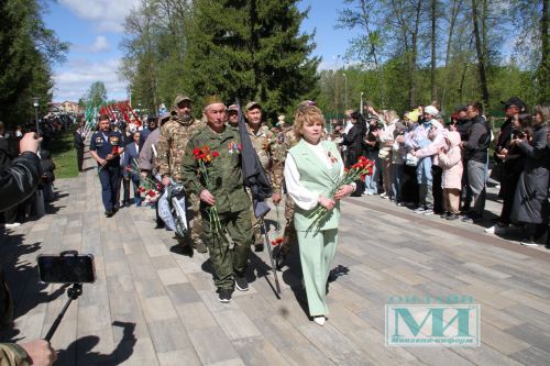 Возложение цветов к Вечному огню в Мензелинске