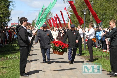 Возложение цветов к Вечному огню в Мензелинске