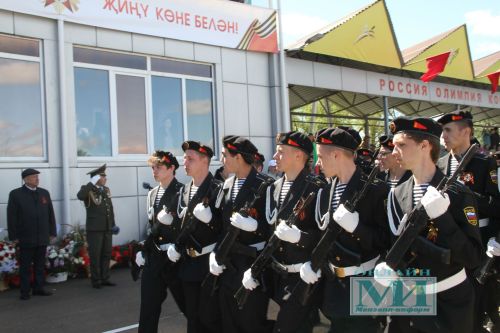 Фотогалерея смотр-конкурса строевой подготовки в День Победы в Мензелинске