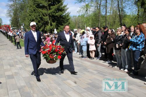 Возложение цветов к Вечному огню в Мензелинске