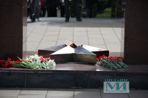 Возложение цветов к Вечному огню в Мензелинске