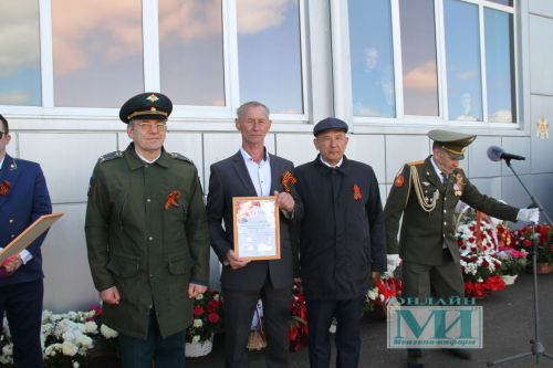 Фотогалерея смотр-конкурса строевой подготовки в День Победы в Мензелинске