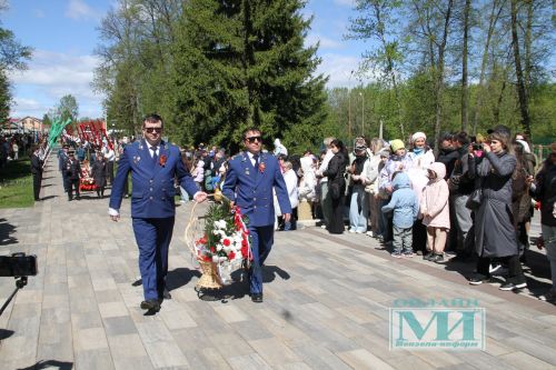 Возложение цветов к Вечному огню в Мензелинске