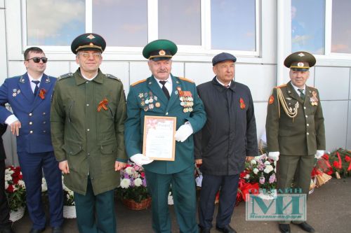 Фотогалерея смотр-конкурса строевой подготовки в День Победы в Мензелинске