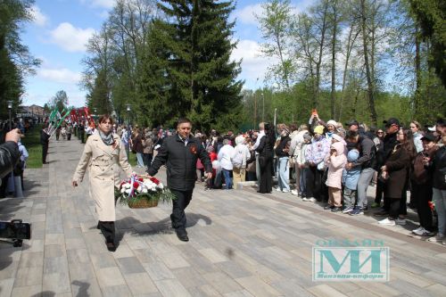 Возложение цветов к Вечному огню в Мензелинске