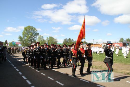 Фотогалерея смотр-конкурса строевой подготовки в День Победы в Мензелинске