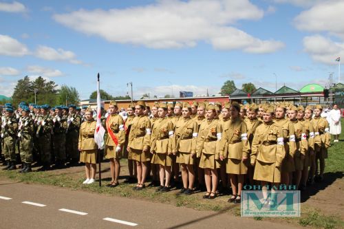 Фотогалерея смотр-конкурса строевой подготовки в День Победы в Мензелинске
