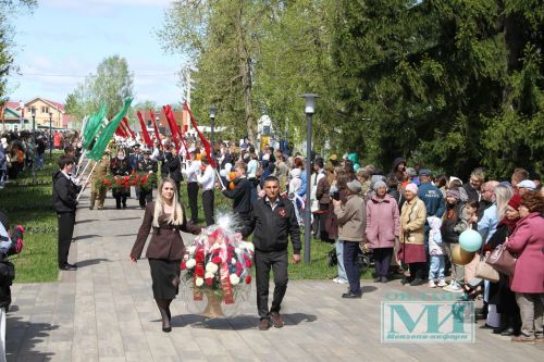 Возложение цветов к Вечному огню в Мензелинске