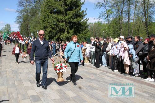 Возложение цветов к Вечному огню в Мензелинске